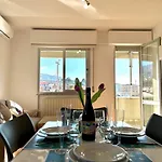 Relax And Comfort Con Balcone, Διαμέρισμα *